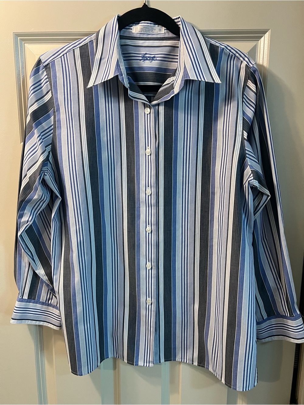 Foxcroft Vintage 100% Cotton Wrinkle-Free Blue Multi-Stripe Button-Down / M - Picture 9 of 9